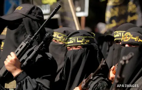 Palestinian women from the Islamic Jihad Movement flash their weapons during a demonstration marking the first anniversary of the so-called Al-Quds uprising in Gaza city, on October 2, 2016. Photo by Ashraf Amra