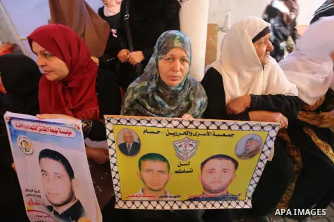 Palestinians take part during a protest to show solidarity with Palestinian prisoners on hunger strike in Israeli Jails, in front of Red cross office in Gaza city, on Oct. 03, 2016. Photo by Mohammed Asad