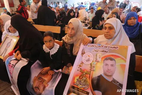 Palestinians take part during a protest to show solidarity with Palestinian prisoners on hunger strike in Israeli Jails, in front of Red cross office in Gaza city, on Oct. 03, 2016. Photo by Mohammed Asad