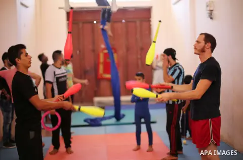 Members of Gaza Circus practice juggling with clubs and rings in Beit Lahiya in the northern Gaza Strip, on oct. 04, 2016. Jennifer Higgins, Nathalie Marquez Courtney from Ireland and Henrick Gard from Sweden are train P...