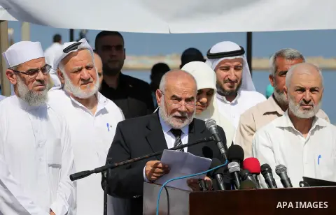 Deputy Speaker of the Legislative Council, Ahmed Bahar speaks during a press conference in the port of Gaza city, on October 6, 2016. Photo by Mohammed Asad