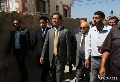 Chinese Ambassador to Palestine, Chen Zhong Xing and former Palestinian chief negotiator and member of the Central Committee of Fatah, Nabil Shaath open the project of Lighting solar homes, in Khan Younis in the southern...