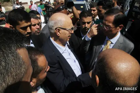 Chinese Ambassador to Palestine, Chen Zhong Xing and former Palestinian chief negotiator and member of the Central Committee of Fatah, Nabil Shaath open the project of Lighting solar homes, in Khan Younis in the southern...