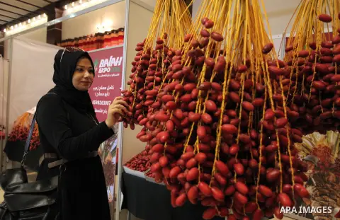 Palestinians attend an exhibition "Palestine Balah Expo", in Gaza city, on Oct. 09, 2016. Photo by Ashraf Amra