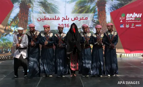 Palestinians attend an exhibition "Palestine Balah Expo", in Gaza city, on Oct. 09, 2016. Photo by Ashraf Amra