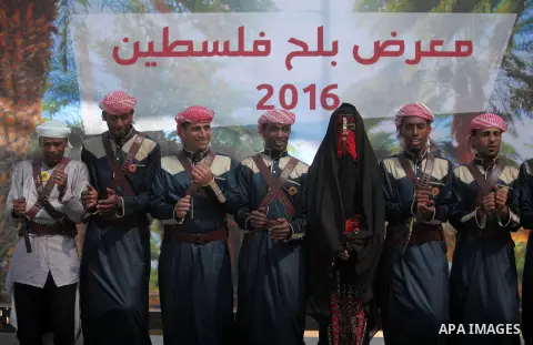 Palestinians attend an exhibition "Palestine Balah Expo", in Gaza city, on Oct. 09, 2016. Photo by Ashraf Amra