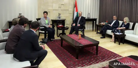 Palestinian Prime Minister Rami Hamdallah meets with British parliamentary delegation, in the West Bank city of Ramallah, on Oct. 09, 2016. Photo by Prime Minister Office