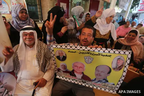 Palestinians take part during a protest to show solidarity with Palestinian prisoners on hunger strike in Israeli Jails, in front of Red cross office in Gaza city, on Oct. 10, 2016. Photo by Mohammed Asad