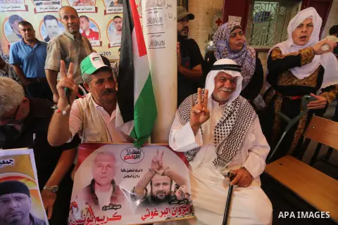 Palestinians take part during a protest to show solidarity with Palestinian prisoners on hunger strike in Israeli Jails, in front of Red cross office in Gaza city, on Oct. 10, 2016. Photo by Mohammed Asad