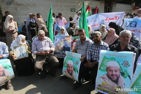 Palestinians take part during a protest to show solidarity with Palestinian prisoners on hunger strike in Israeli Jails, in front of Red cross office in Gaza city, on Oct. 10, 2016. Photo by Mohammed Asad
