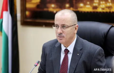 Palestinian Prime Minister Rami hamadallah heads the Palestinian cabinet meeting in the West Bank city of Ramallah on October 11, 2016. Photo by Prime Minister Office