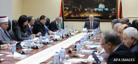 Palestinian Prime Minister Rami hamadallah heads the Palestinian cabinet meeting in the West Bank city of Ramallah on October 11, 2016. Photo by Prime Minister Office