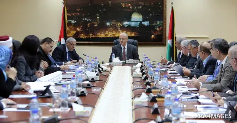 Palestinian Prime Minister Rami hamadallah heads the Palestinian cabinet meeting in the West Bank city of Ramallah on October 11, 2016. Photo by Prime Minister Office