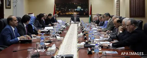 Palestinian Prime Minister Rami hamadallah heads the Palestinian cabinet meeting in the West Bank city of Ramallah on October 11, 2016. Photo by Prime Minister Office