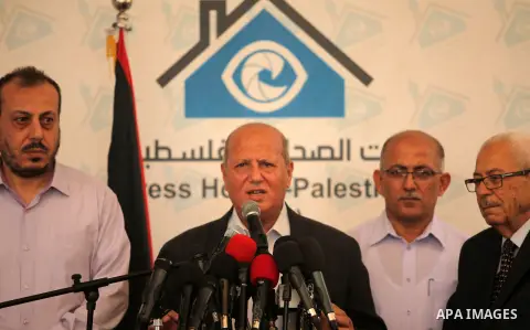 Head of the Popular Committee Jamal El-Khodari speaks during a press conference, in Gaza city, on October 15, 2016. Photo by Ashraf Amra