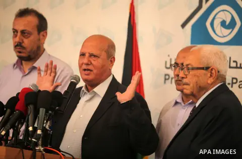 Head of the Popular Committee Jamal El-Khodari speaks during a press conference, in Gaza city, on October 15, 2016. Photo by Ashraf Amra