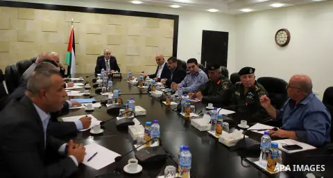Palestinian Prime Minister, Rami hamdallah, chairs a meeting of the security establishment leaders, in the West Bank city of Ramallah, on October 19, 2016. Photo by Prime Minister Office