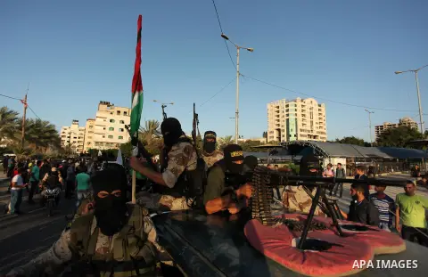 Palestinian Islamic Jihad militants hold their weapons during a military parade marking the 29 anniversary of their group in Gaza October 19, 2016. Photo by Ashraf Amra
