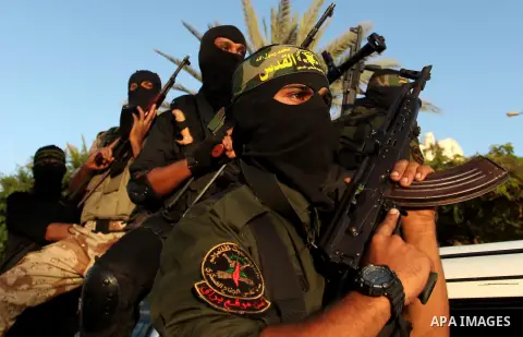 Palestinian Islamic Jihad militants hold their weapons during a military parade marking the 29 anniversary of their group in Gaza October 19, 2016. Photo by Ashraf Amra
