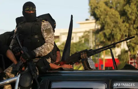 Palestinian Islamic Jihad militants hold their weapons during a military parade marking the 29 anniversary of their group in Gaza October 19, 2016. Photo by Ashraf Amra