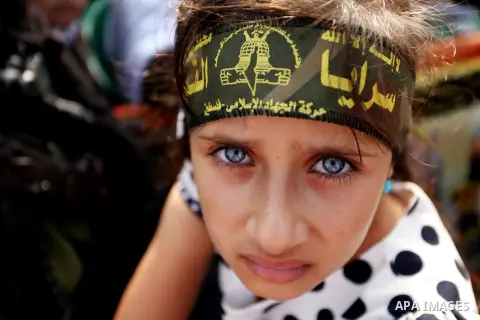 A Palestinian girl attends a rally marking the 29th anniversary of the foundation of the Islamic Jihad movement in Gaza City October 21, 2016. Photo by Ashraf Amra