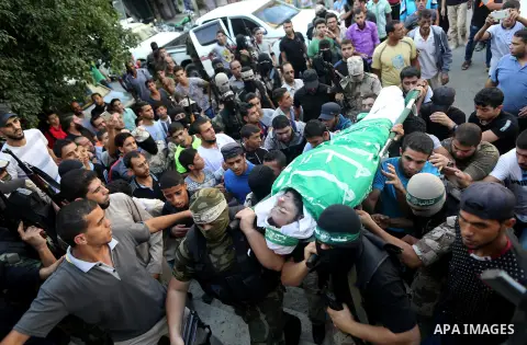 Palestinian members of the Ezzedine al-Qassam Brigades, the armed wing of the Hamas movement carry the body of a Palestinian fellow militant, Anas Salama Abu Lasheen, 22, who died after a tunnel collapse in the Gaza Stri...