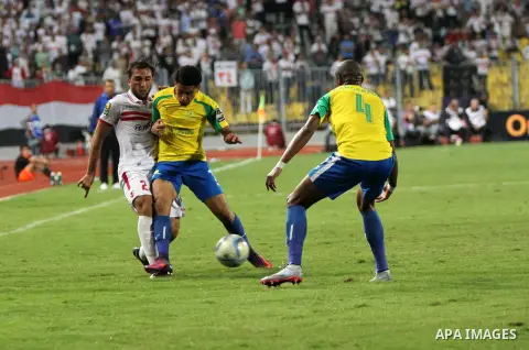 South Africa's Mamelodi Sundowns players and Egypt's Zamalek club compete during the CAF Champions League final football match between Zamalek and Mamelodi Sundowns on October 23, 2016 at the Borg el-Arab Stadium near Al...
