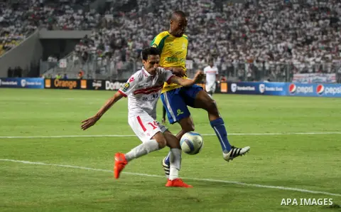 South Africa's Mamelodi Sundowns players and Egypt's Zamalek club compete during the CAF Champions League final football match between Zamalek and Mamelodi Sundowns on October 23, 2016 at the Borg el-Arab Stadium near Al...