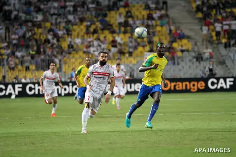 South Africa's Mamelodi Sundowns players and Egypt's Zamalek club compete during the CAF Champions League final football match between Zamalek and Mamelodi Sundowns on October 23, 2016 at the Borg el-Arab Stadium near Al...