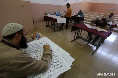 Palestinian prisoners print a copy of the Koran in a manner drawing Ottoman at the rehabilitation and repair center, in Gaza city on October 31, 2016. Photo by Mohammed Asad