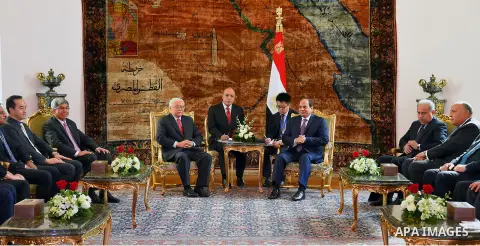 Egyptian President Abdel Fattah al-Sisi meets with Singapore's President Tony Tan at the Presidential Palace in Cairo , Egypt, on October 31, 2016. Photo by Egyptian President Office