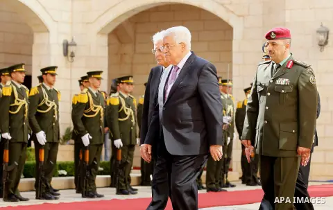 Palestinian President Mahmoud Abbas gestures as he welcomes Italy's President Sergio Mattarella during a welcoming ceremony in the West Bank city of Bethlehem November 1, 2016. Photo by Wisam Hashlamoun