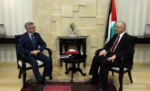 Palestinian Prime Minister, Rami Hamadallah, meets with the French Consul General Pierre Kuchard in the West Bank city of Ramallah, on Nov. 1, 2016. Photo by Prime Minister Office