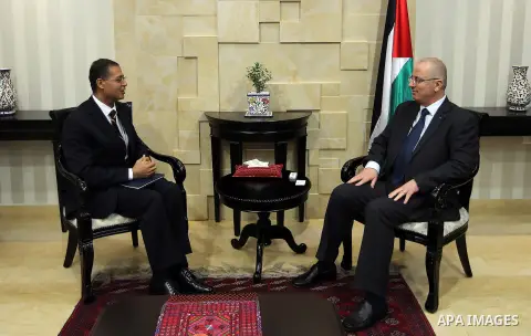 Palestinian Prime Minister, Rami Hamadallah, meets with the Egyptian Ambassador Sami Murad in the West Bank city of Ramallah, on Nov 3, 2016. Photo by Prime Minister Office
