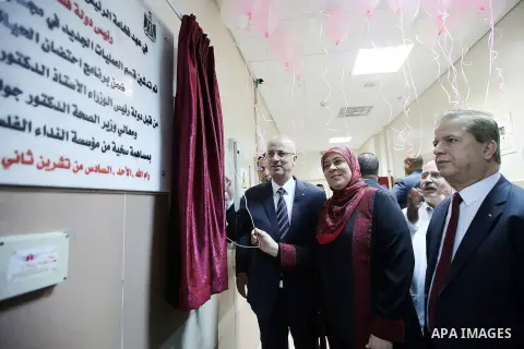 Palestinian Prime Minister Rami Hamdallah, opens the department of surgical operations specialist at Palestinian medical complex in the West Bank city of Ramallah, on Nov. 06, 2016. Photo by Prime Minister Office