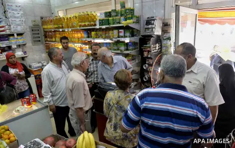 Egyptians shop at a market in Cairo, Egypt, on November 7, 2016. Photo by Amr Sayed