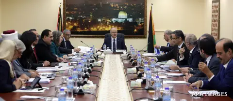 Palestinian Prime Minister, Rami Hamdallah, chairs a meeting of the council ministers, in the West Bank city of Ramallah, on November 8, 2016. Photo by Prime Minister Office