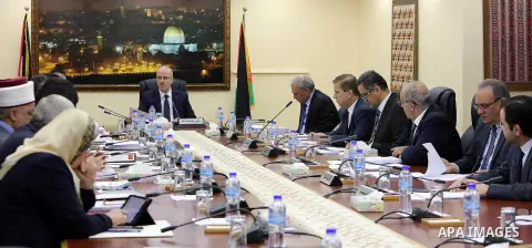 Palestinian Prime Minister, Rami Hamdallah, chairs a meeting of the council ministers, in the West Bank city of Ramallah, on November 8, 2016. Photo by Prime Minister Office