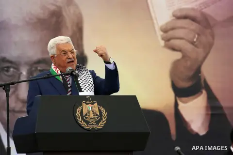 Palestinian President Mahmoud Abbas delivers a speech during a rally marking the 12th anniversary of Palestinian leader Yasser Arafat's death, in the West Bank city of Ramallah November 10, 2016. Photo by Shadi Hatem