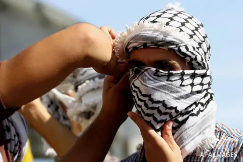 Palestinians take part in a rally marking the 12th anniversary of Palestinian leader Yasser Arafat's death, in the West Bank city of Ramallah November 10, 2016. Photo by Shadi Hatem