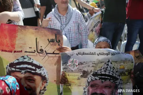 Palestinians take part in a rally marking the 12th anniversary of Palestinian leader Yasser Arafat's death, in the West Bank city of Ramallah November 10, 2016. Photo by Shadi Hatem