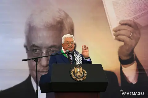 Palestinian President Mahmoud Abbas delivers a speech during a rally marking the 12th anniversary of Palestinian leader Yasser Arafat's death, in the West Bank city of Ramallah November 10, 2016. Photo by Shadi Hatem