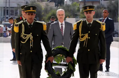 Palestinian Prime Minister Rami Hamdallah lays a wreath on the grave of late Palestinian leader Yasser Arafat, to mark the 12th anniversary of the former leader's death, on November 11, 2016 in the West Bank city of Rama...