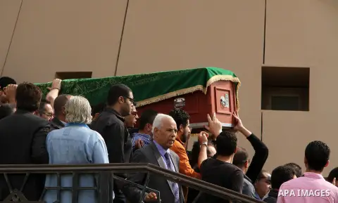 Egyptian mourners attend the funeral of the Egyptian actor Mahmoud Abdel-Aziz in Cairo on November 13, 2016. Photo by Amr Sayed