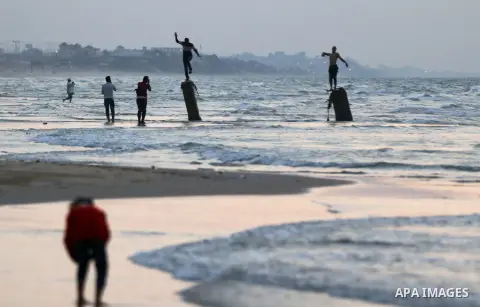 Palestinians enjoy their time off the beach of Gaza City on November 14, 2016. Photo by Yasser Qudih