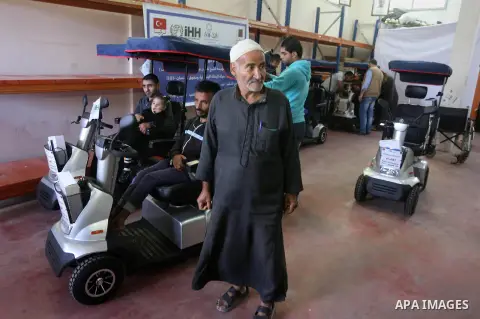 Palestinians with special needs receive electric cars financed by the Turkish humanitarian relief and freedoms IHH and Qatari Foundation Ruff, in Gaza City, on November 17, 2016. Photo by Mohammed Asad