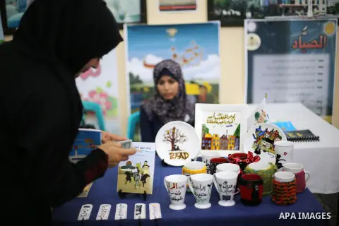 Palestinians take part during technology exhibition funded by Islamic Development Bank in Jeddah, at the Islamic University in Gaza city, on Nov. 20, 2016. Photo by Mohammed Asad