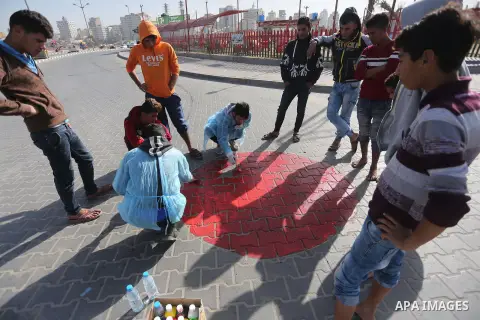 Palestinians take part in the international campaign against violence against women, at the seaport in Gaza City, on November 27, 2016. Photo by Mohammed Asad