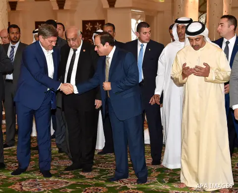 Egyptian President Abdel Fattah al-Sisi attends Friday prayer at Sheikh Zayed Grand Mosque, in Abu Dhabi, United Arab Emirates, on Dec. 02 0.2016. Photo by Egyptian President Office