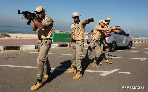Palestinian private security guards from Castle Security company take part in an exercise during a simulation on how to secure important characters, in Gaza City on December 08, 2016. Photo by Ashraf Amra